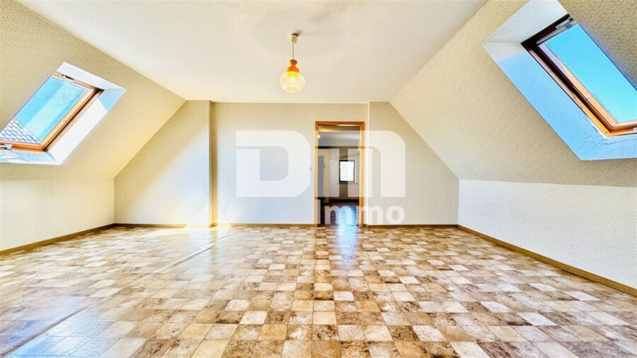 Großer Dreiseithof mit 2 bis 3 Wohneinheiten, 3 Nebengebäuden + großem Grundstück - DG Gebäudeteil 1 / Studio / Wohnbereich